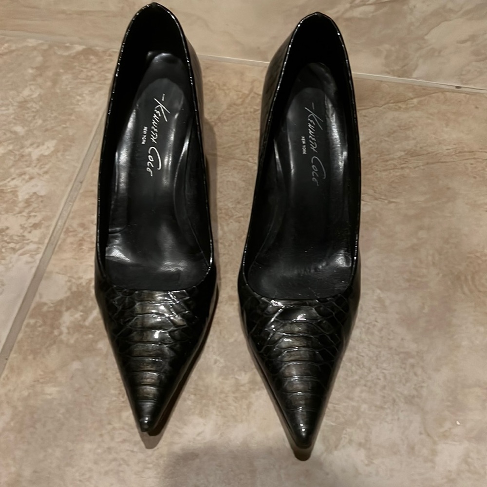 Kenneth Cole New York Three Pointer Gray Metallic Embossed Pumps